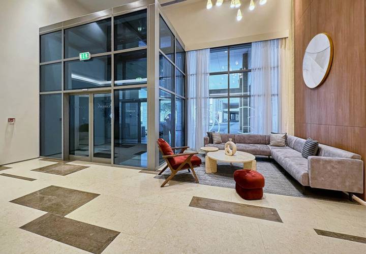 Апартаменты Bnbme Claren Tower Studio