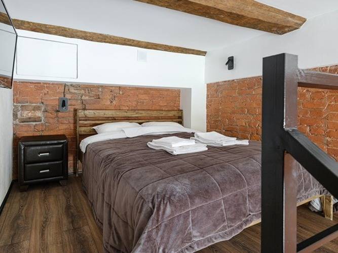 Бронза На Адмиралтейской Набережной 10