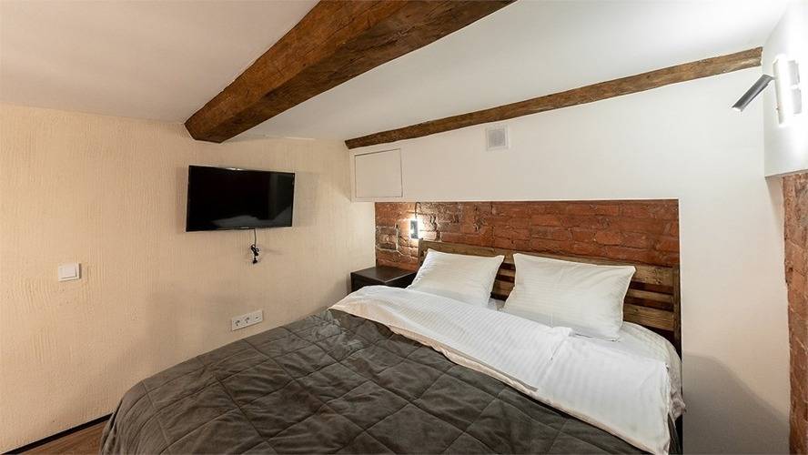 Бронза На Адмиралтейской Набережной 10