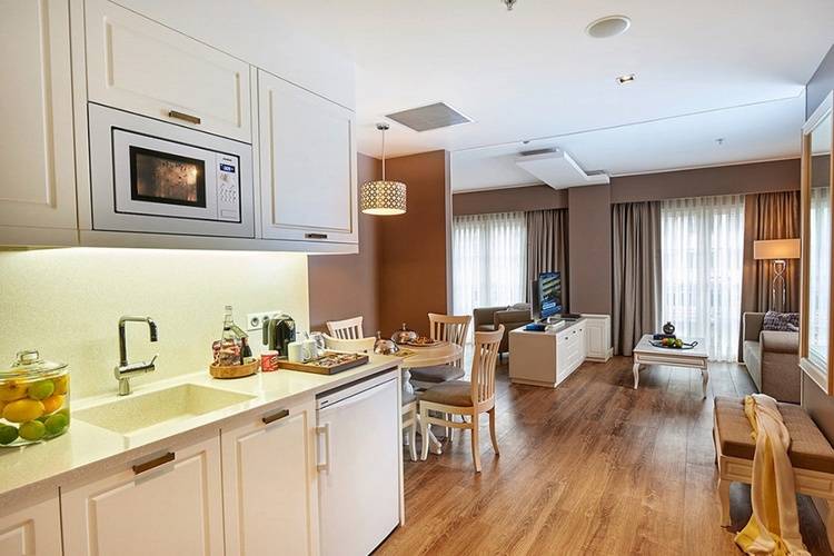 Renata Suites Hotel