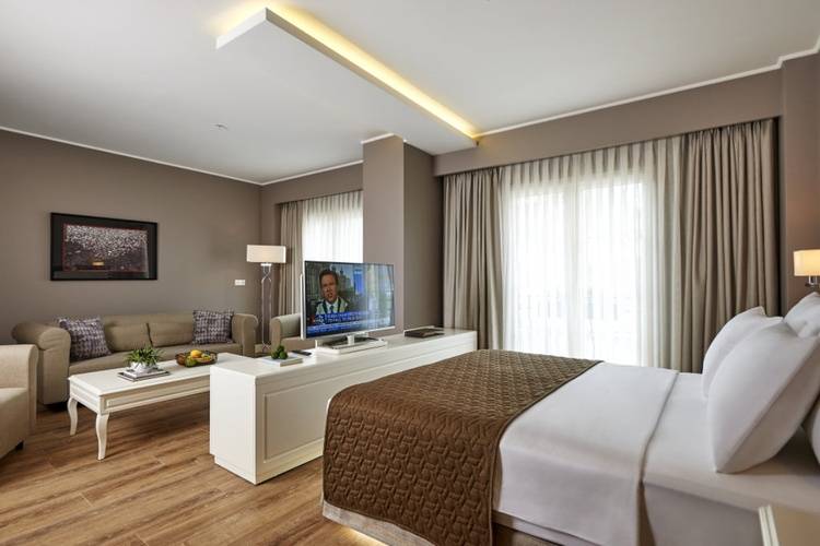 Renata Suites Hotel