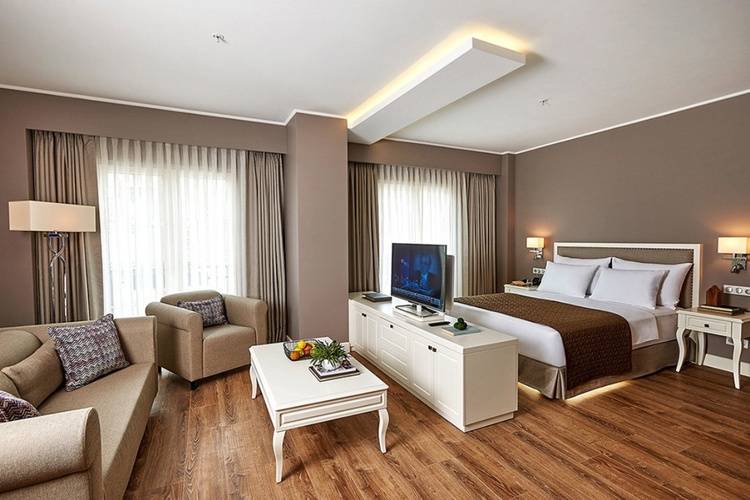 Renata Suites Hotel