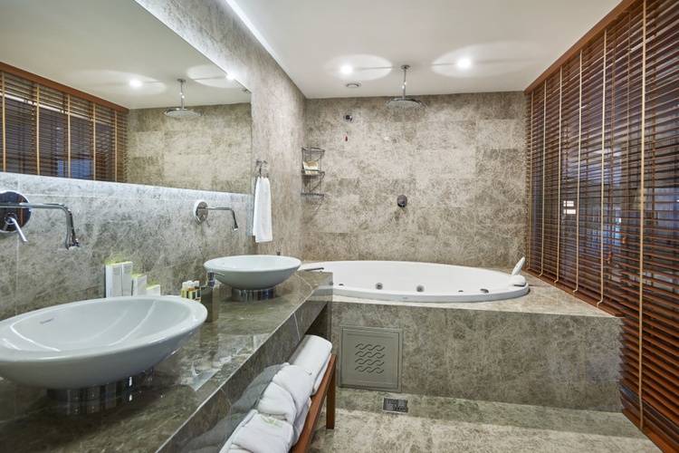 Renata Suites Hotel