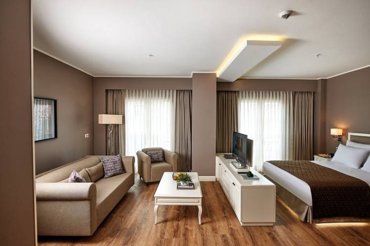 Renata Suites Hotel