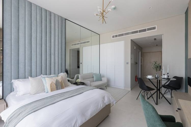 Spacious Studio Westwood