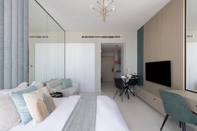 Spacious Studio Westwood