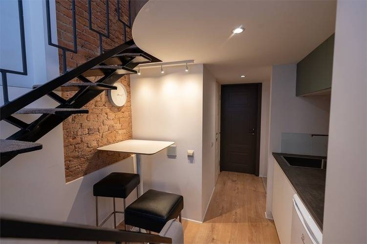 Литераа Невский 68