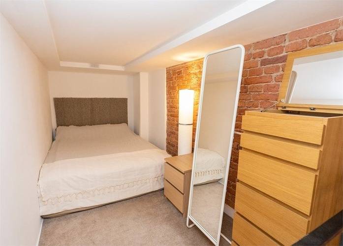 Литераа Невский 68