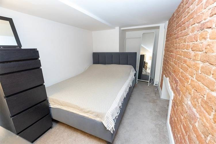 Литераа Невский 68