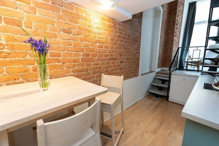 Литераа Невский 68