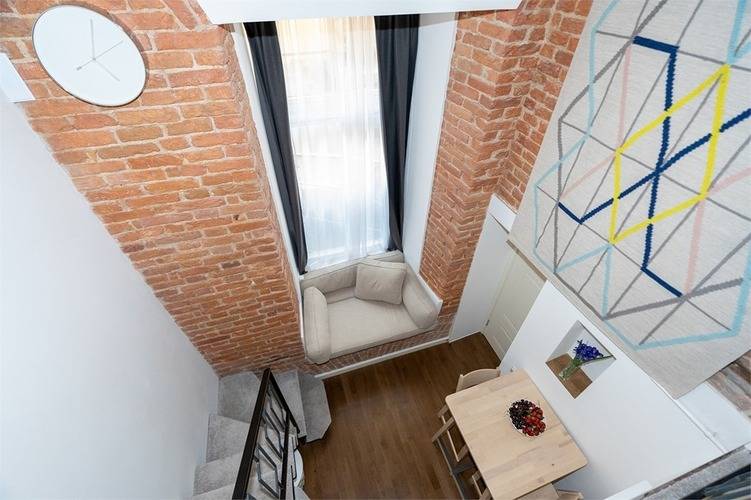 Литераа Невский 68