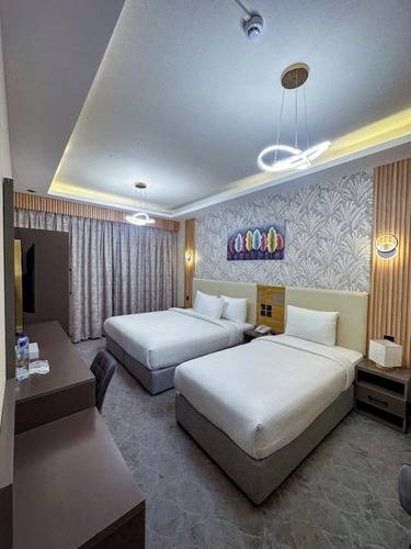 Gold Sky Avenue Hotel