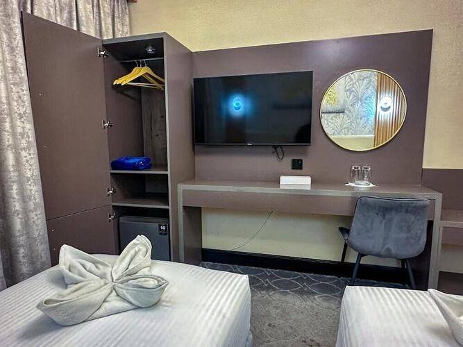 Gold Sky Avenue Hotel