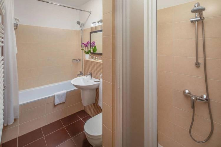 Escala Hotel & Suites