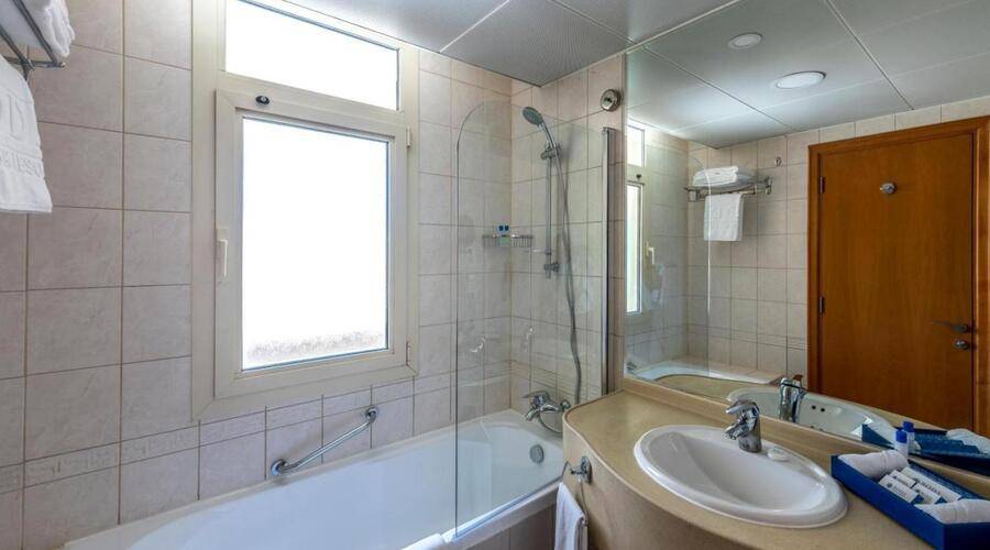 Roda Al Murooj Residences & Apartment