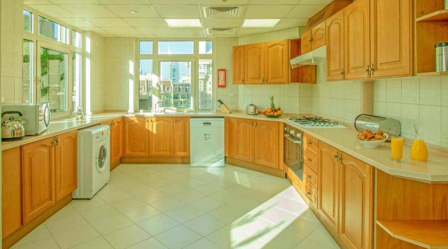 Roda Al Murooj Residences & Apartment