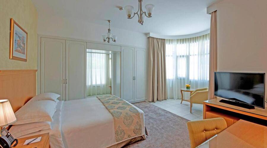 Roda Al Murooj Residences & Apartment