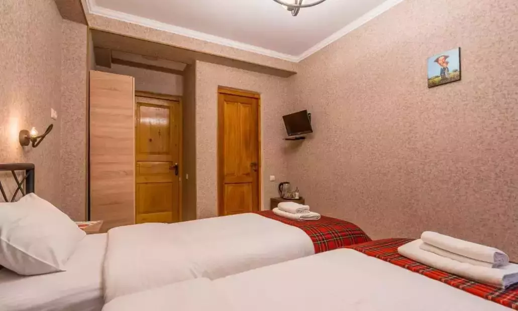 At Gomi 19 — фото 3