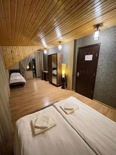 Elite House
