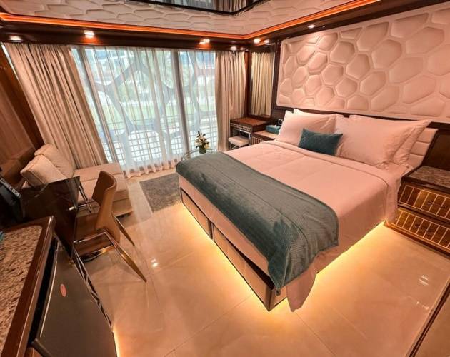 Orchid Overnight Superyacht