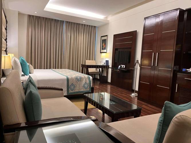 Deventure Sarovar Portico Kapashera