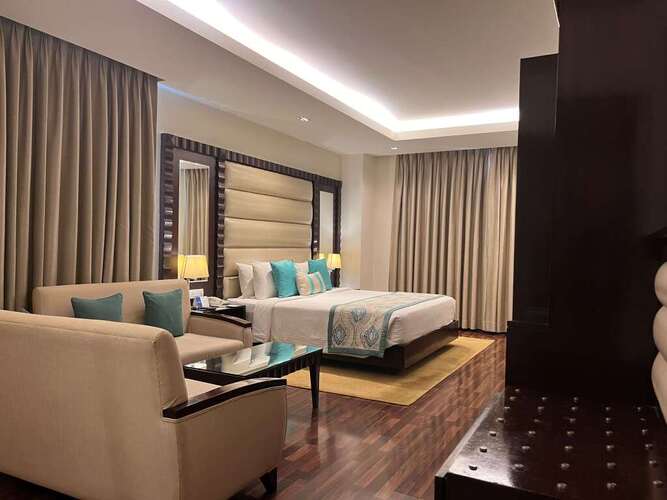 Deventure Sarovar Portico Kapashera