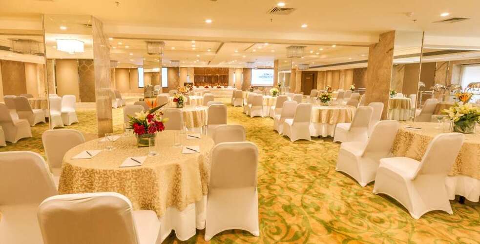 Deventure Sarovar Portico Kapashera