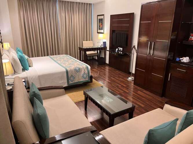 Deventure Sarovar Portico Kapashera