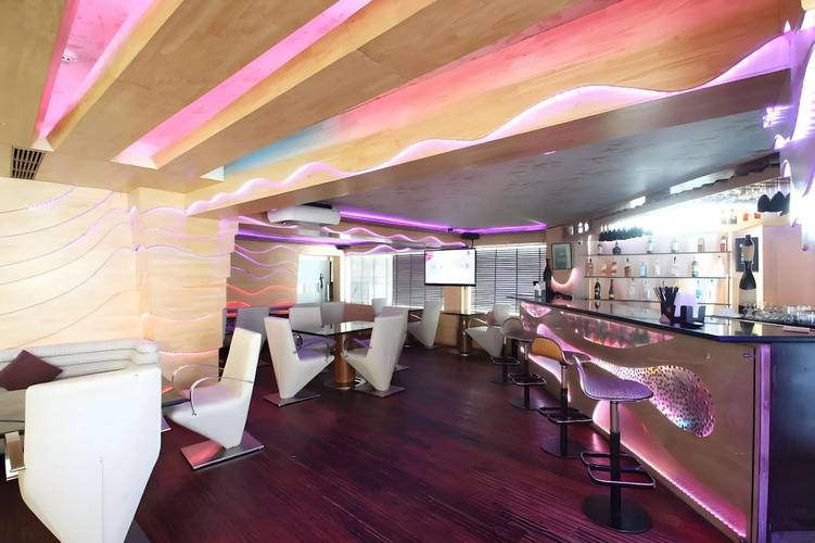 Taurus Sarovar Portico