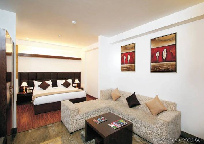 Taurus Sarovar Portico