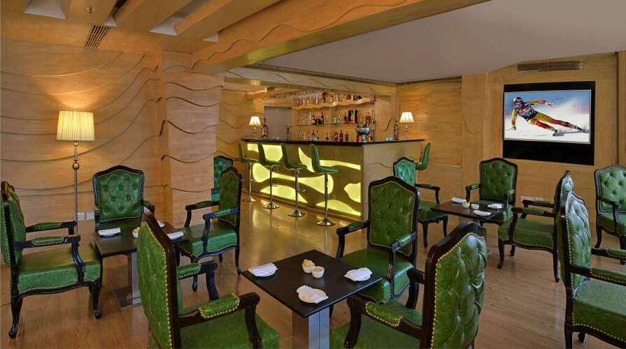 Taurus Sarovar Portico