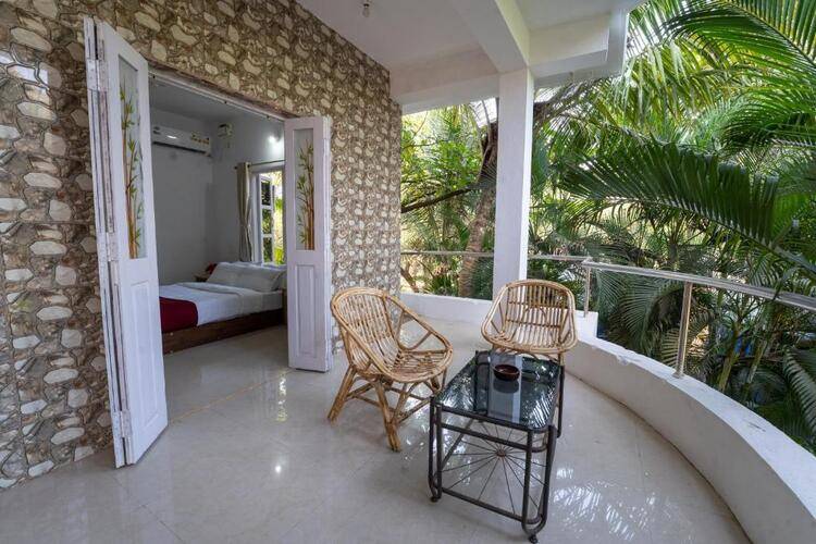 Woodpegger By The Beach