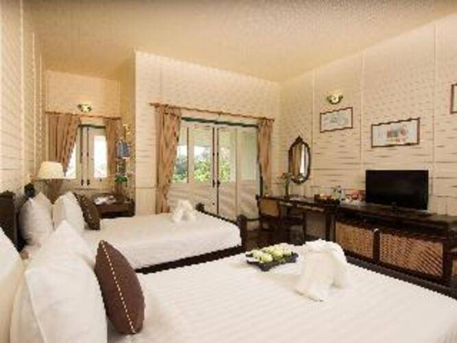 Kalanan Riverside Resort