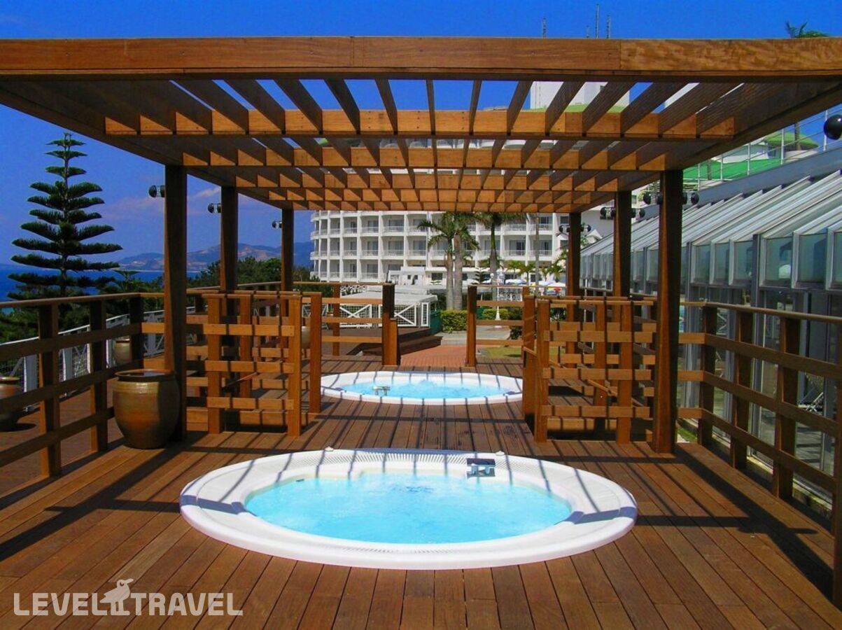 Отель Okinawa Kariyushi Beach Resort Ocean Spa — Окинава, Япония