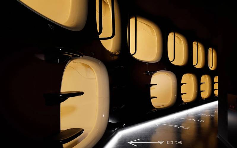 9h Nine Hours Woman Kanda