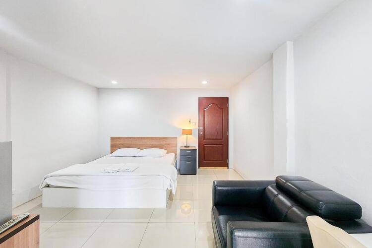 Freesia Bangphi Guest House