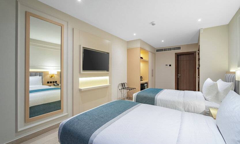 Grand Ambassador Hotel