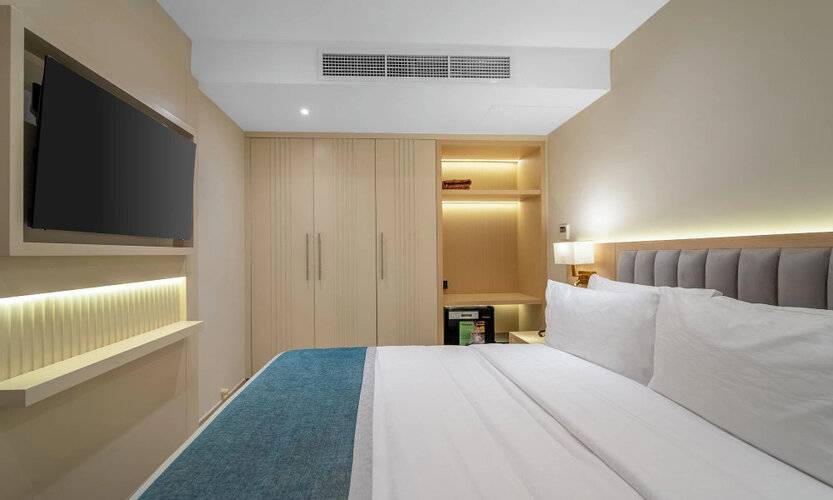 Grand Ambassador Hotel