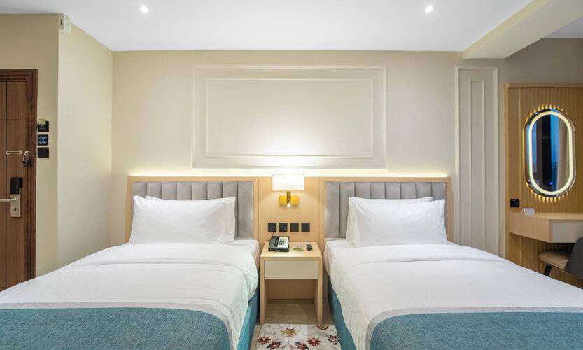 Grand Ambassador Hotel