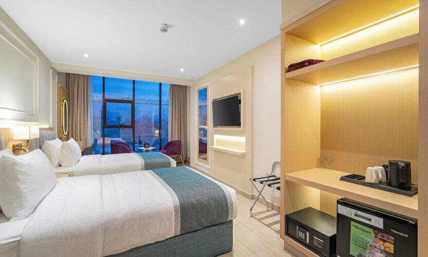 Grand Ambassador Hotel