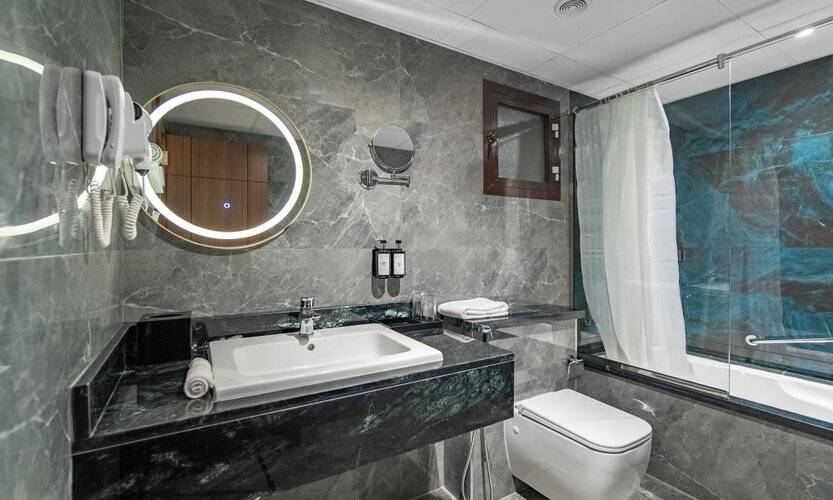 Grand Ambassador Hotel