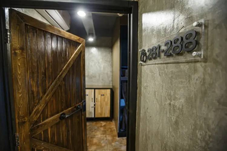 Episode 11 Hostel