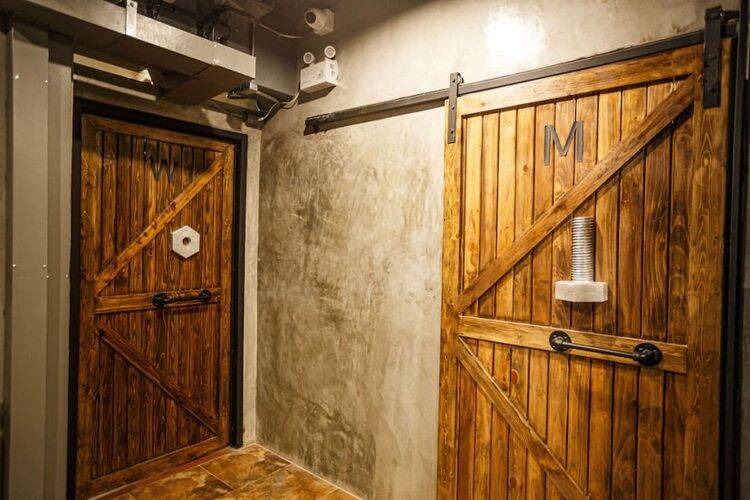Episode 11 Hostel