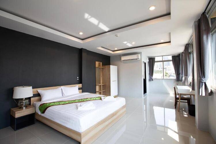 185@Surawong Residence