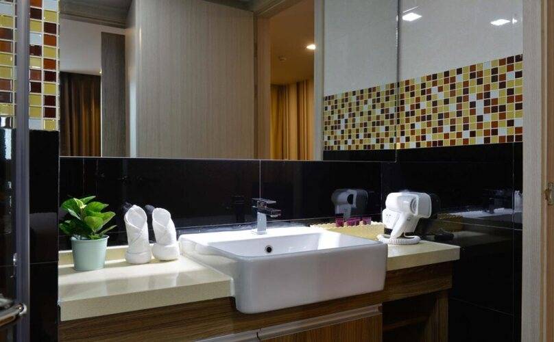 Ten Ekamai Suites Serviced Apartment
