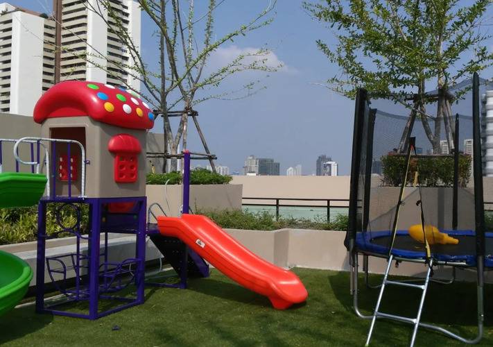 Ten Ekamai Suites Serviced Apartment