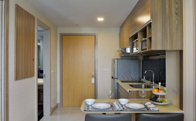 Ten Ekamai Suites Serviced Apartment