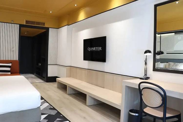 The Quarter Saphan Khwai By Uhg