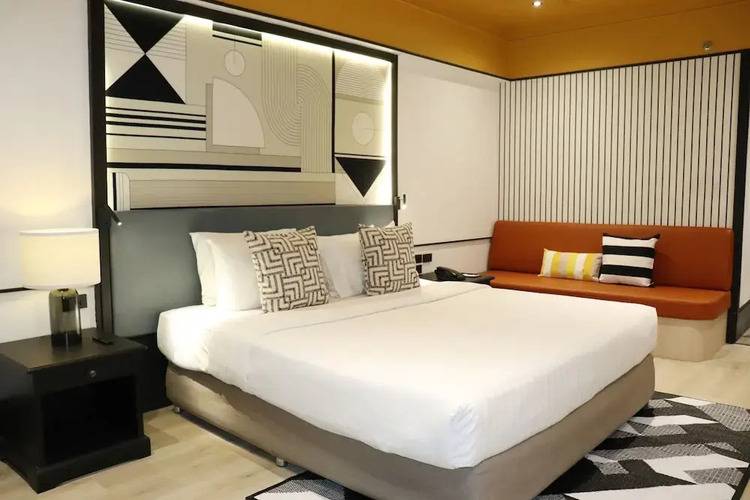 The Quarter Saphan Khwai By Uhg