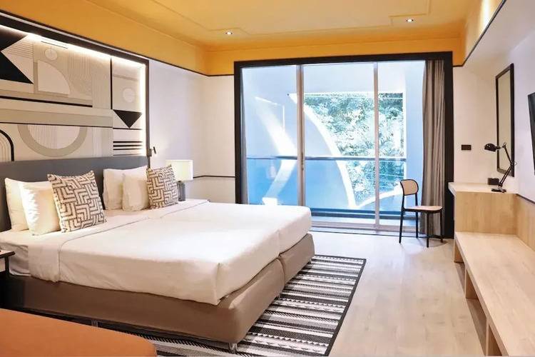 The Quarter Saphan Khwai By Uhg